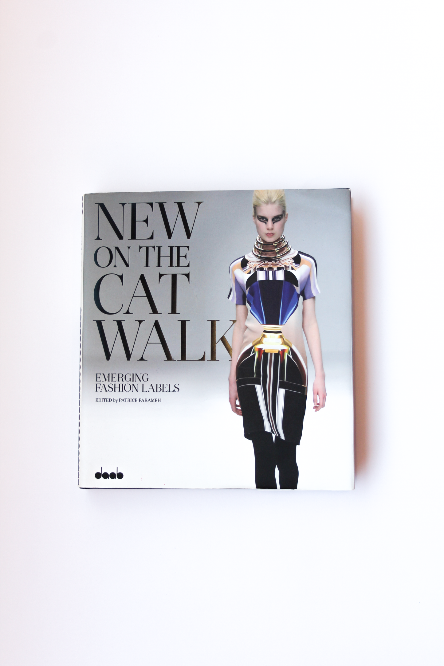 LIVRE NEW ON THE CATWALK