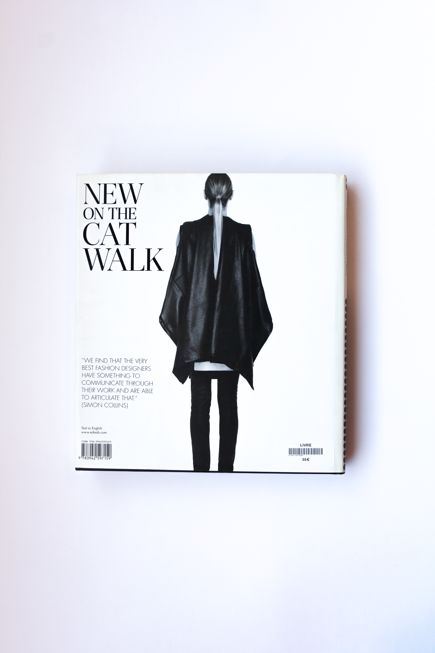 LIVRE NEW ON THE CATWALK